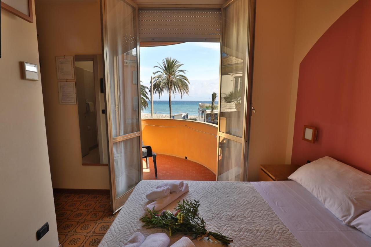 Hotel Xxv Aprile Casa Per Ferie Albenga Exteriér fotografie