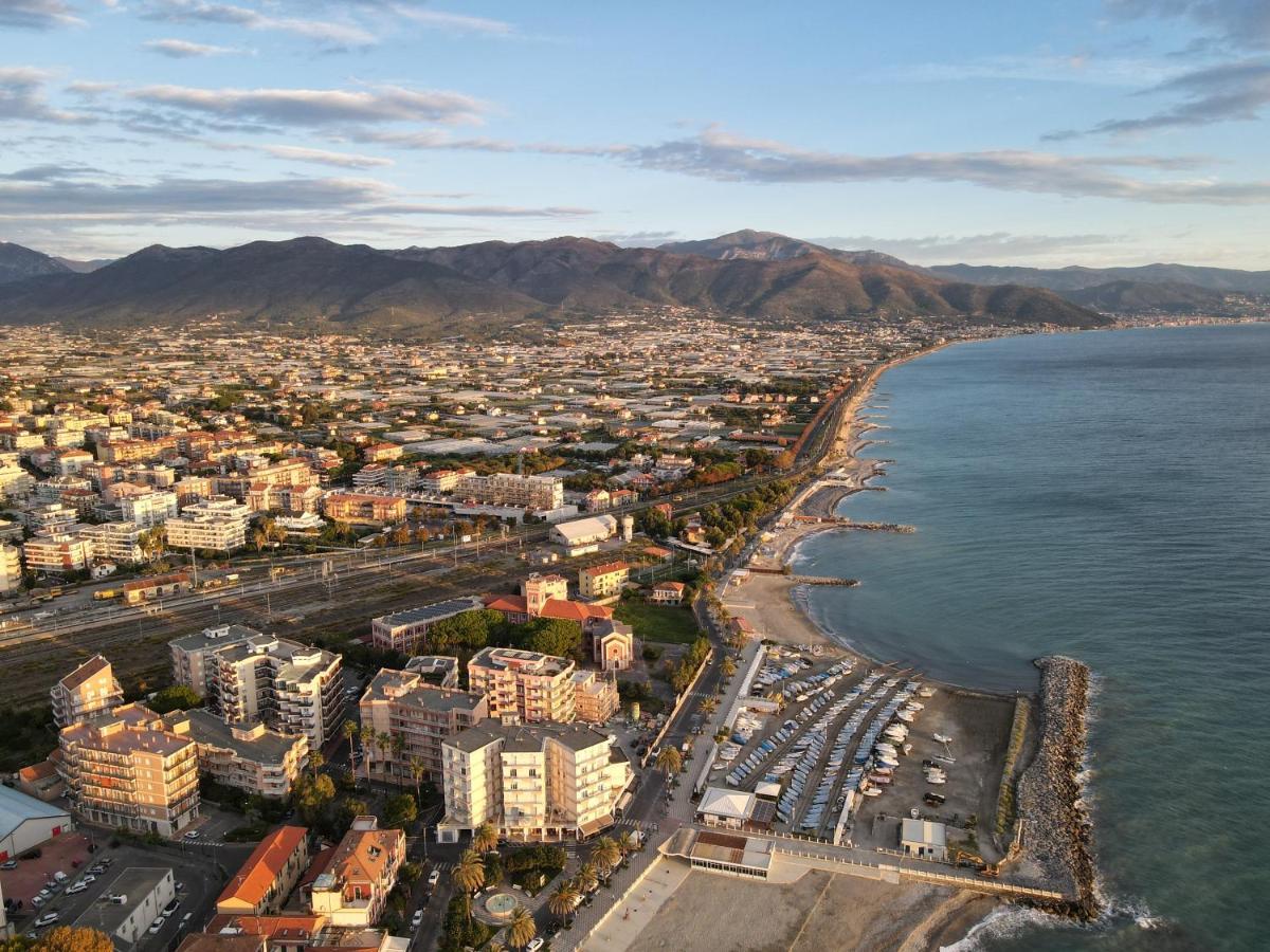 Hotel Xxv Aprile Casa Per Ferie Albenga Exteriér fotografie