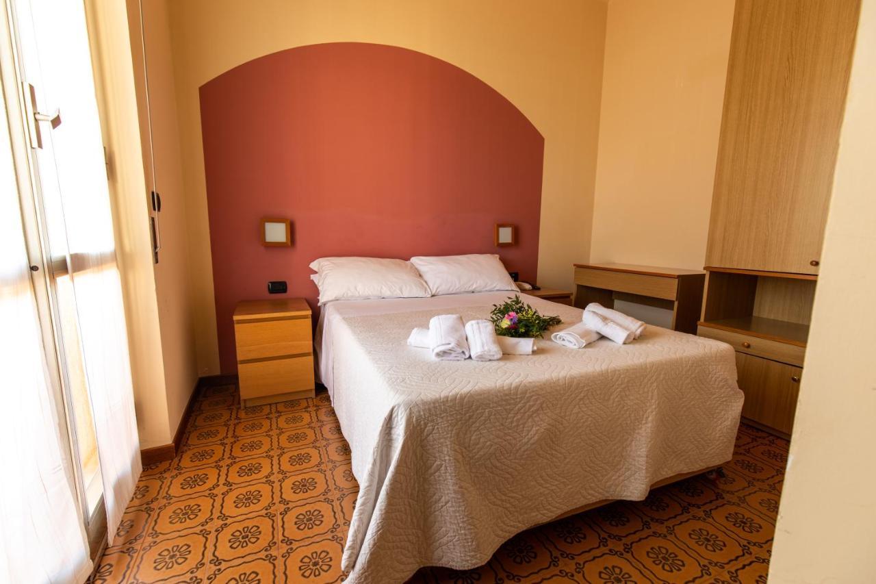 Hotel Xxv Aprile Casa Per Ferie Albenga Exteriér fotografie