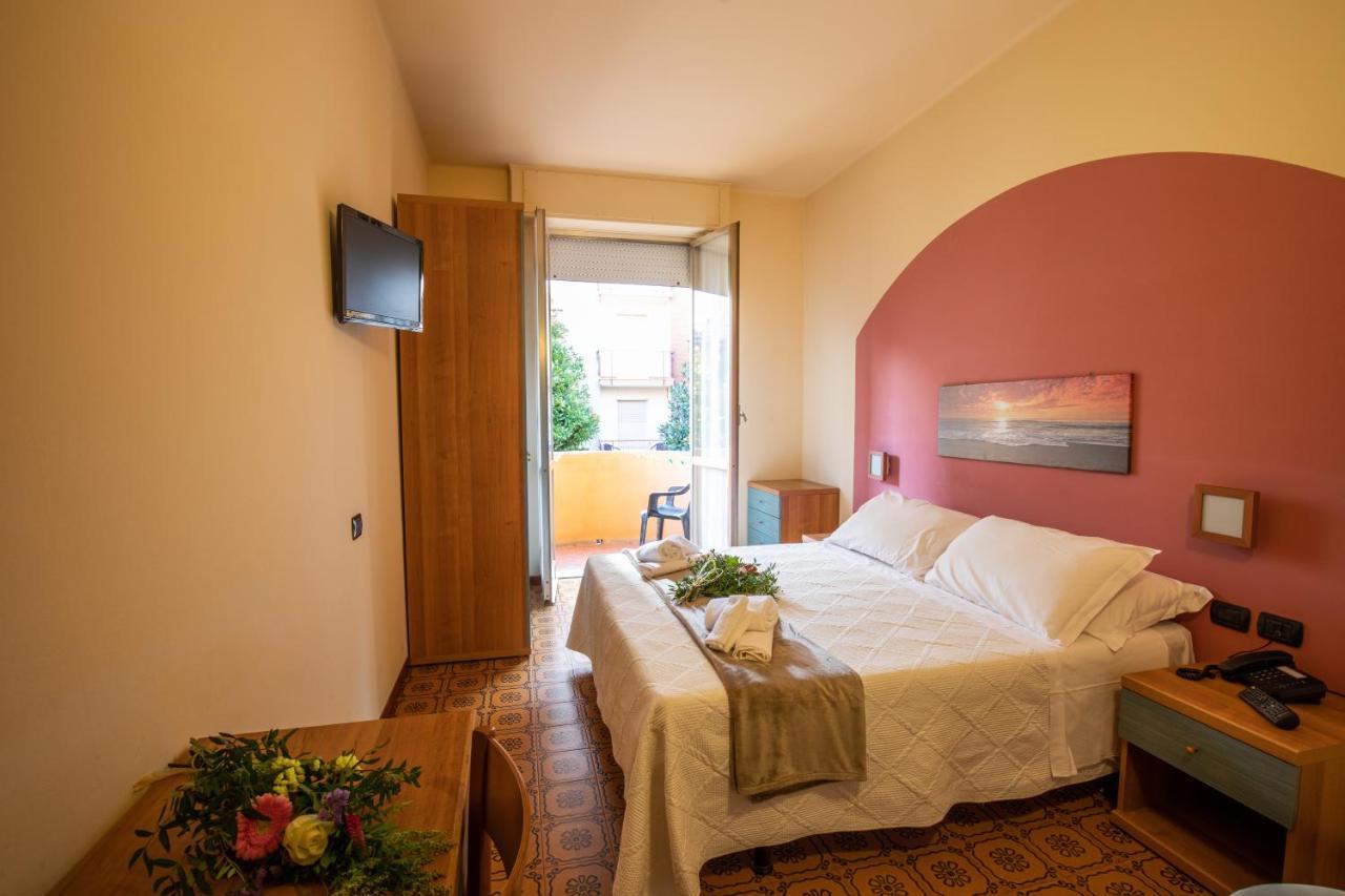 Hotel Xxv Aprile Casa Per Ferie Albenga Exteriér fotografie